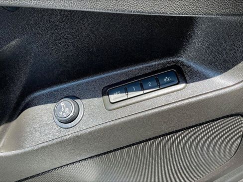 Used 2023 Chevrolet Equinox Premier w/ LPO, Floor Liner Package AWD/4WD image 38