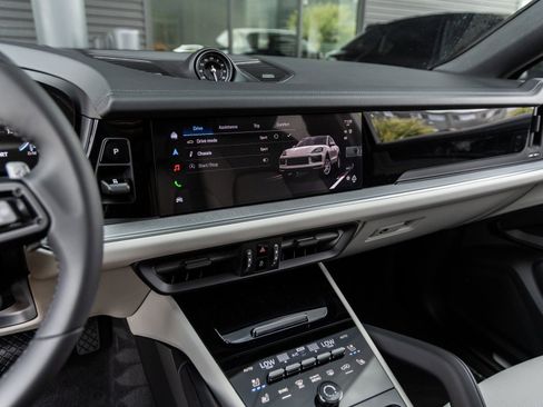 Certified 2026 Porsche Cayenne Coupe image 30