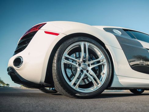 Used 2010 Audi R8 V10 image 17