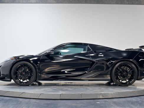 Used 2025 Chevrolet Corvette Z06 RWD image 56