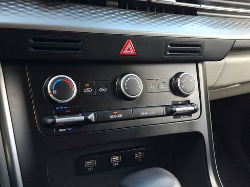 Used 2024 Kia Carnival LX FWD image 20