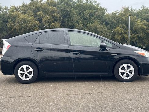 Used 2015 Toyota Prius Three image 3