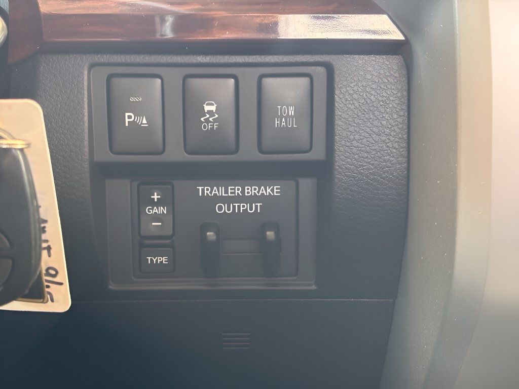Used 2016 Toyota Tundra Limited w/ Limited Premium Package RWD image 18