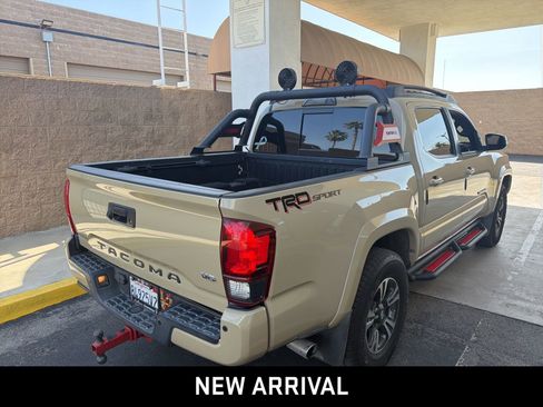 Used 2019 Toyota Tacoma TRD Sport w/ Exterior Package RWD image 4