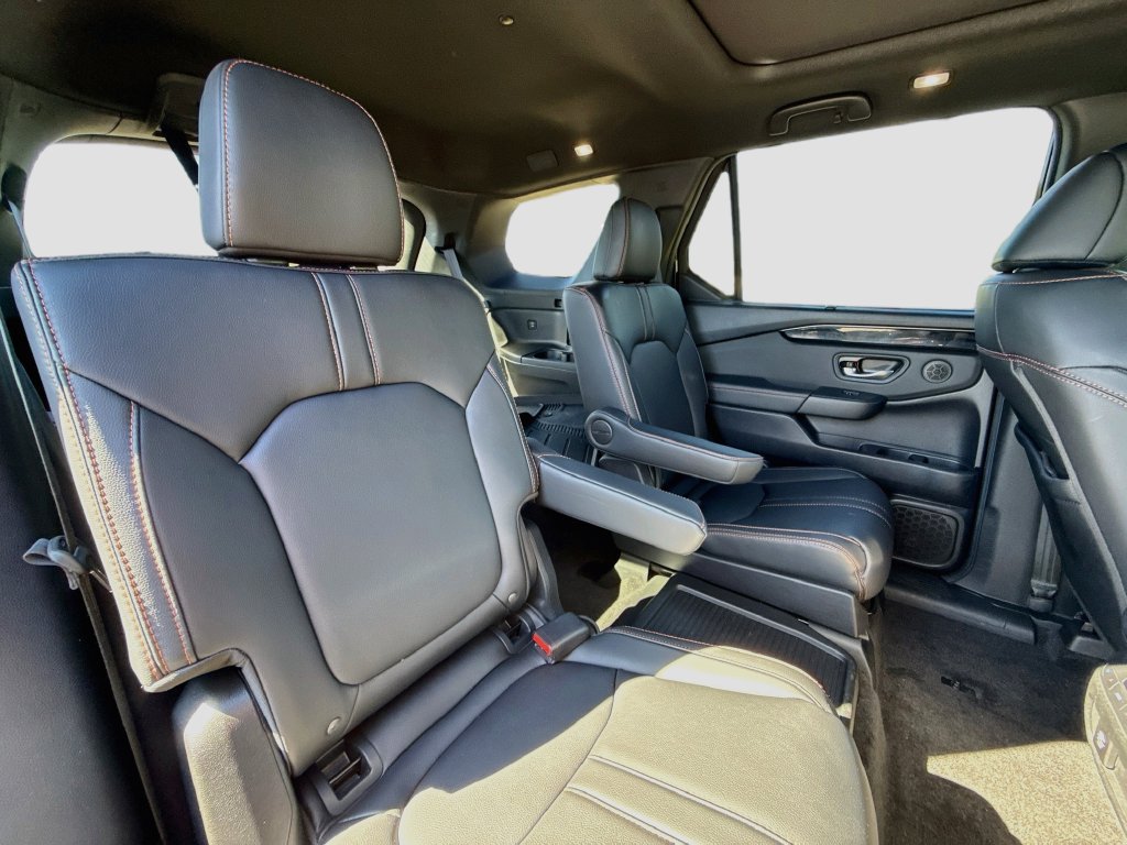 Used 2025 Honda Pilot TrailSport image 37