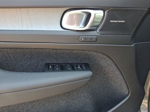 New 2026 Volvo XC40 B5 Ultra w/ Protection Package Premier image 8