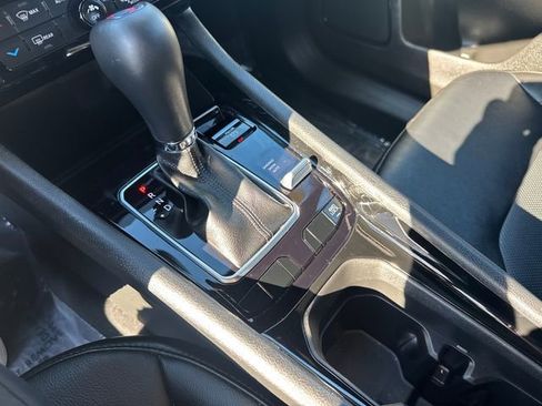 Used 2023 Jeep Compass Limited image 36