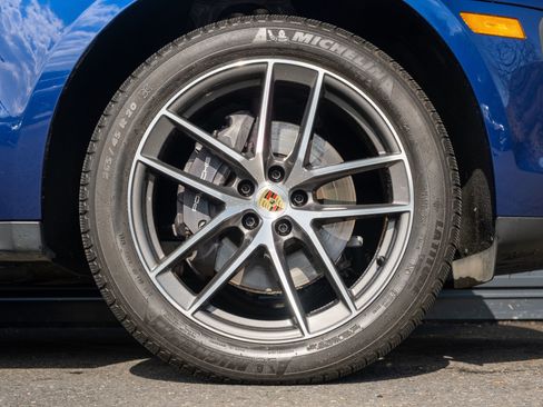 Certified 2023 Porsche Macan AWD/4WD image 15