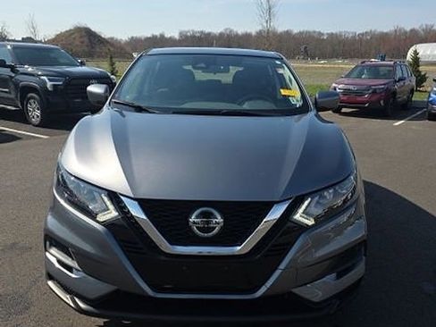 Used 2021 Nissan Rogue Sport S image 2