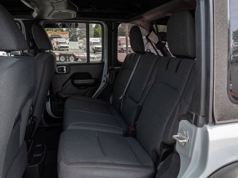 Used 2024 Jeep Wrangler Unlimited AWD/4WD image 28
