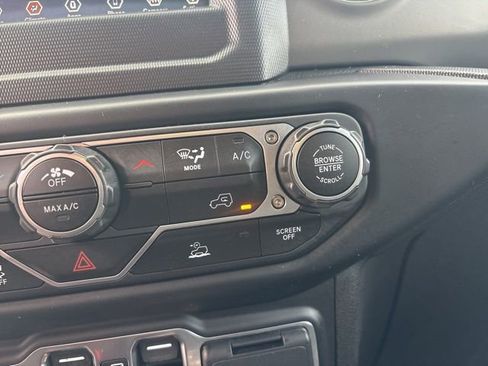 Used 2022 Jeep Gladiator Sport image 63