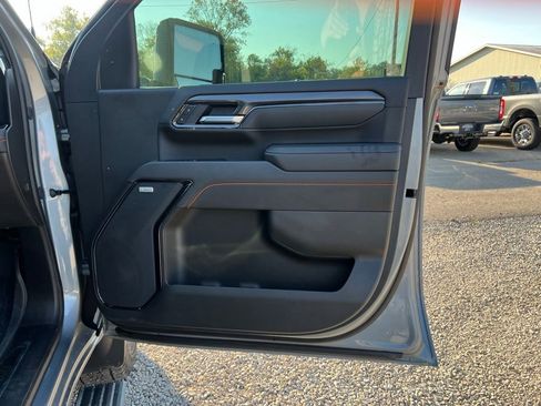 Used 2025 GMC Sierra 3500 AT4 w/ AT4 Premium Plus Package image 21