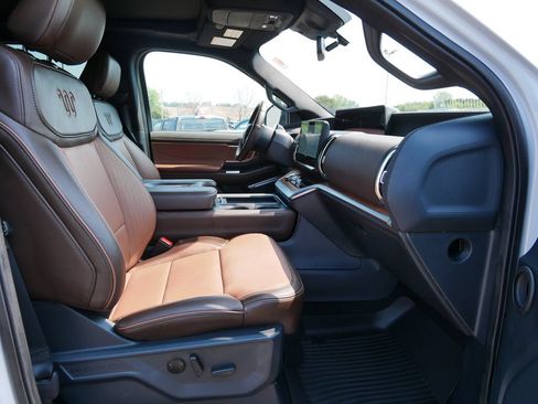 Used 2025 Ford Expedition King Ranch AWD/4WD image 14