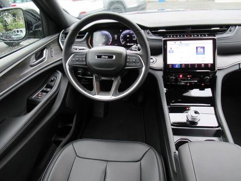 New 2025 Jeep Grand Cherokee L Limited w/ Black Appearance Package image 13