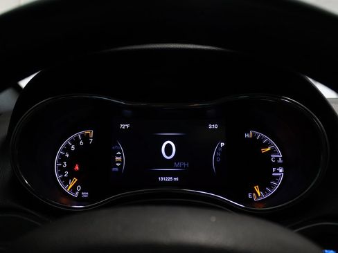Used 2018 Jeep Grand Cherokee Altitude AWD/4WD image 12