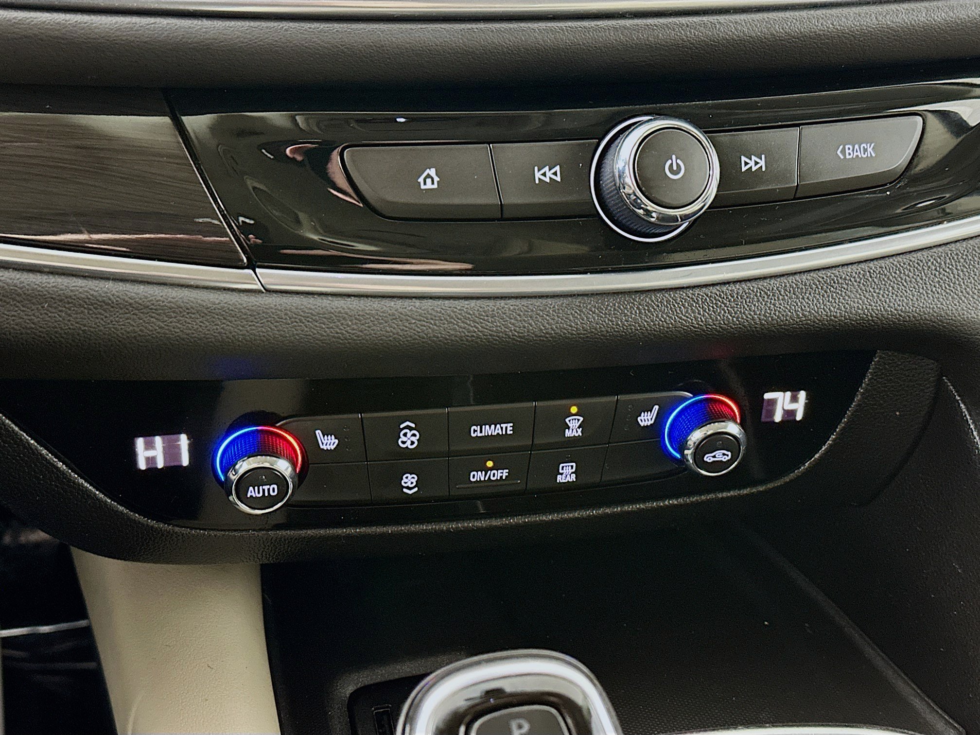 Used 2018 Buick Enclave Essence AWD/4WD image 16