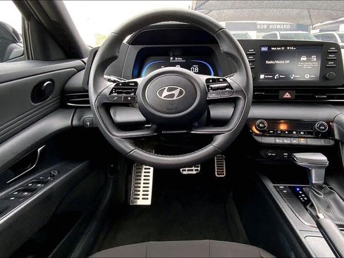 Used 2025 Hyundai Elantra Sport FWD image 6