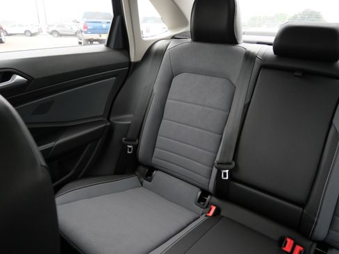 Used 2025 Volkswagen Jetta SE w/ Sunroof Package FWD image 12
