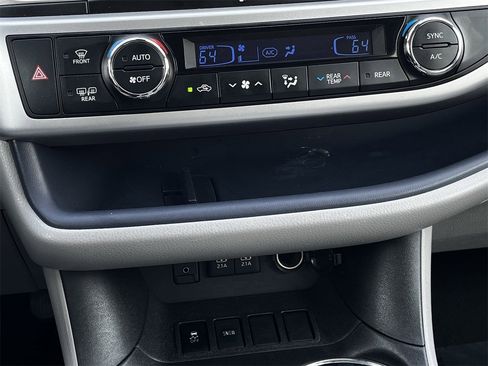 Used 2018 Toyota Highlander Limited image 18