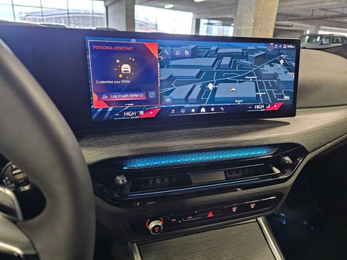 Used 2025 BMW 330i xDrive Sedan w/ M Sport Package image 13