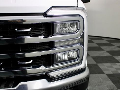 Used 2024 Ford F250 Lariat image 3