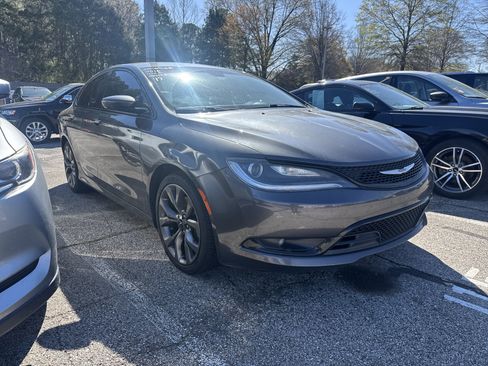 Used 2016 Chrysler 200 S image 1