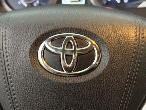 Used 2020 Toyota Sienna XLE image 25