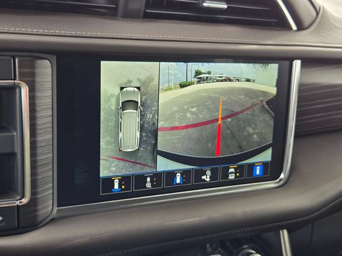 Used 2022 GMC Yukon XL Denali AWD/4WD image 16
