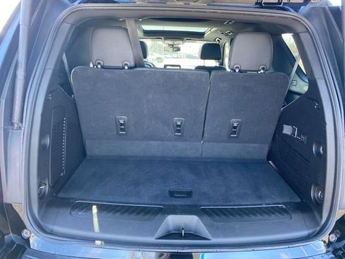 Used 2023 GMC Yukon SLT w/ SLT Premium Package image 23