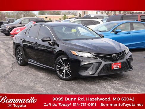 Used 2020 Toyota Camry SE image 1