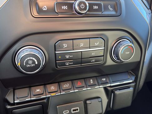 Used 2023 Chevrolet Silverado 1500 Custom image 35