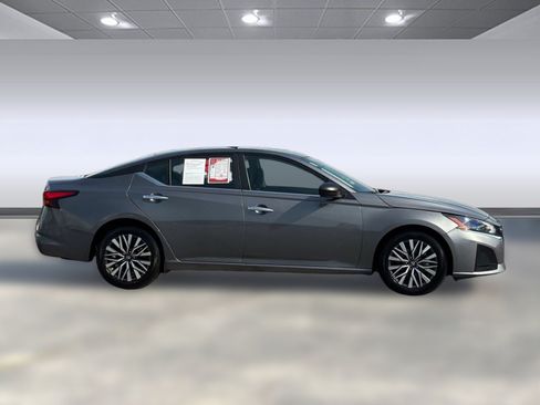 Certified 2025 Nissan Altima 2.5 SV FWD image 12
