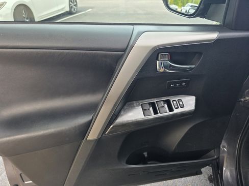 Used 2017 Toyota RAV4 Platinum image 10