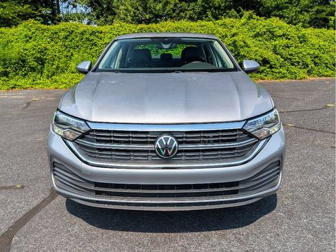 Used 2024 Volkswagen Jetta SE FWD image 2