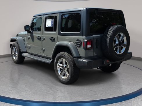 Used 2022 Jeep Wrangler Unlimited Sahara w/ Cold Weather Group AWD/4WD image 7