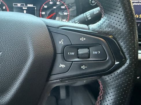 Used 2024 Chevrolet Trax RS w/ Sunroof Package image 16