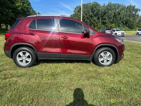 Used 2017 Chevrolet Trax LT w/ Sun & Sound Package FWD image 2