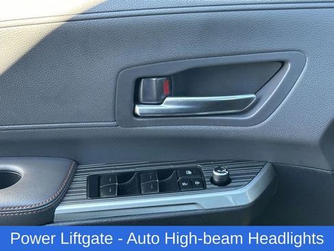 Used 2022 Toyota Sienna XSE image 11