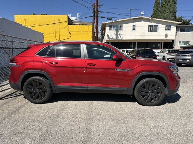 Used 2022 Volkswagen Atlas Cross Sport SE w/ Panoramic Sunroof Package FWD image 4