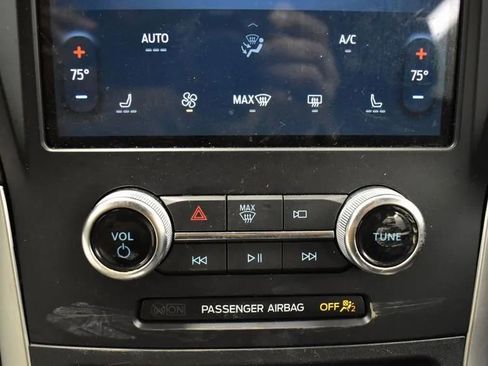 Used 2024 Ford Edge SEL image 32