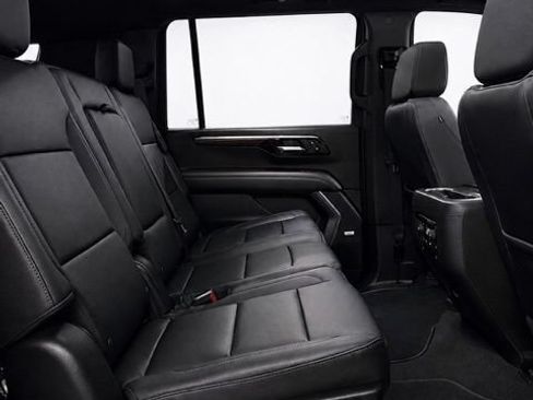 Used 2026 Chevrolet Suburban Z71 w/ Comfort Package AWD/4WD image 19