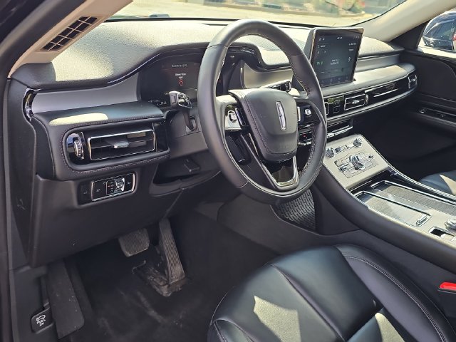 Used 2024 Lincoln Aviator AWD w/ Premium Package image 7