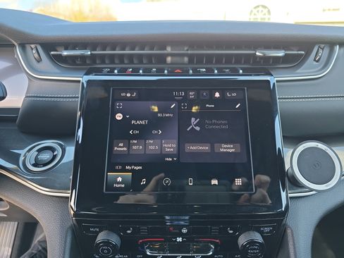 Used 2023 Jeep Grand Cherokee Altitude image 27