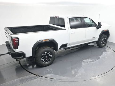 Used 2025 GMC Sierra 2500 AT4X image 5