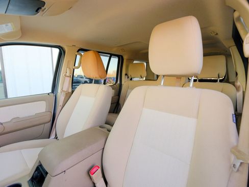 Used 2010 Ford Explorer XLT image 25