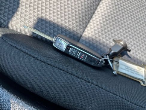 Used 2025 Kia Soul LX w/ LX Technology Package FWD image 18