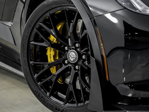 Used 2016 Chevrolet Corvette Z06 w/ 3LZ Preferred Equipment Group RWD image 4