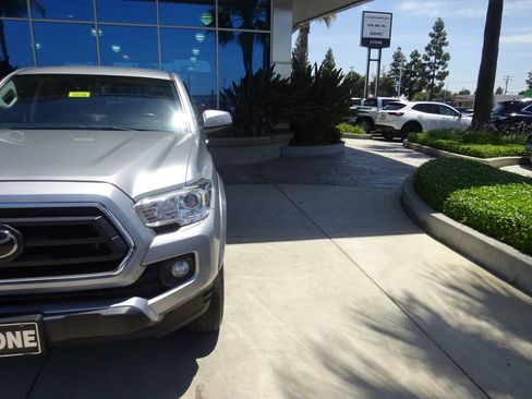 Used 2021 Toyota Tacoma SR5 RWD image 34