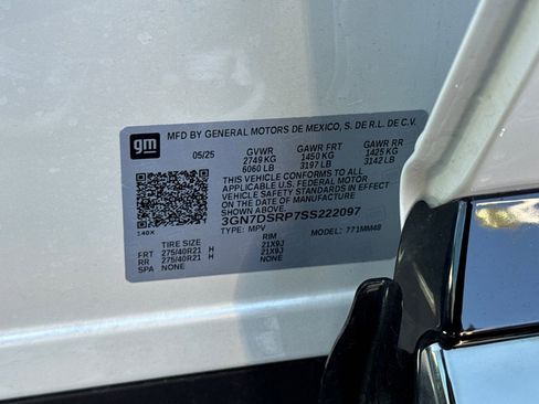 Used 2025 Chevrolet Equinox EV RS FWD image 55