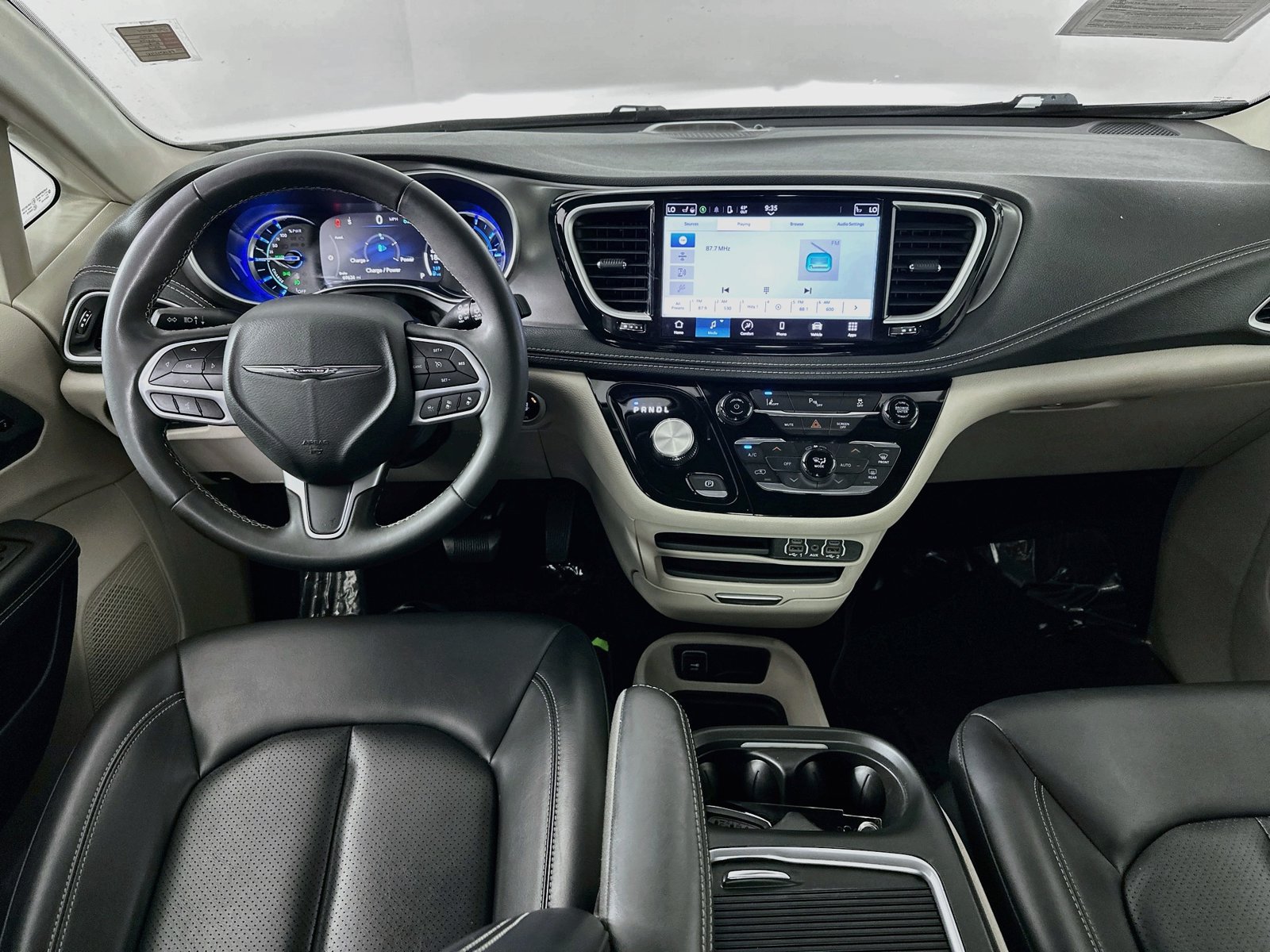 Used 2023 Chrysler Pacifica Touring-L FWD image 22